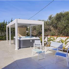 3 bedroom villa with infinity pool, jacuzzi & sauna, Castellammare del Golfo, sleeps 6